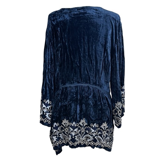 Boston Proper Blue Crushed Velvet Tunic with Beaded Detail - Picture 5 of 12